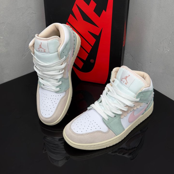 Кроссовки Nike Air Jordan 1 Mid SE 'Pink Oxford'