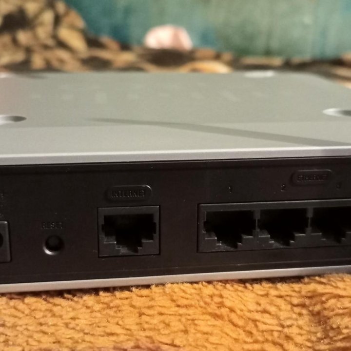 Wi-Fi роутер Cisco & D-link Свитч 5 Wi-Fi роутер Cisco & D-link Свитч 5