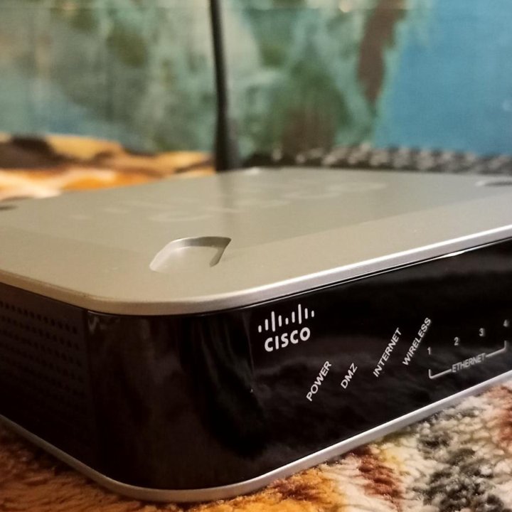 Wi-Fi роутер Cisco & D-link Свитч 5 Wi-Fi роутер Cisco & D-link Свитч 5