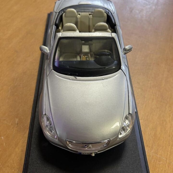 Lexus SC 430 1:18 Maisto новый