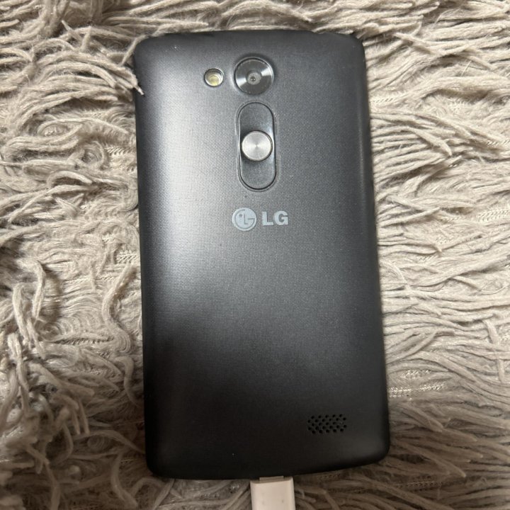 Телефон LG