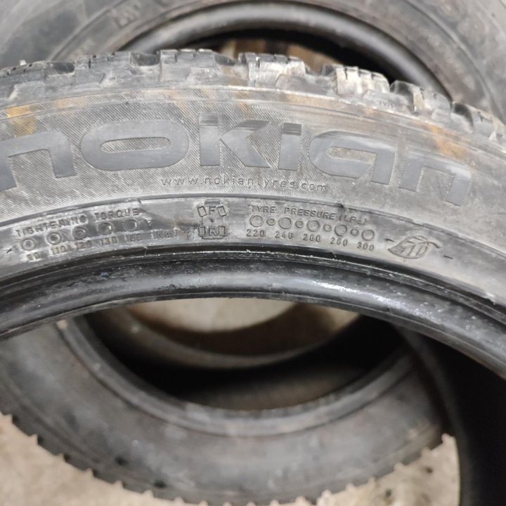 245/45 R19