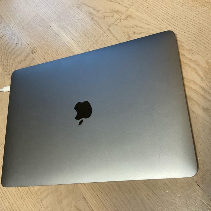 MacBook Pro 13 2018 i7/16/512/новая батарея