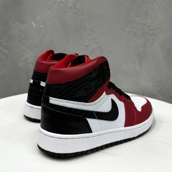 Кроссовки Nike Air Jordan 1 Satin Snake