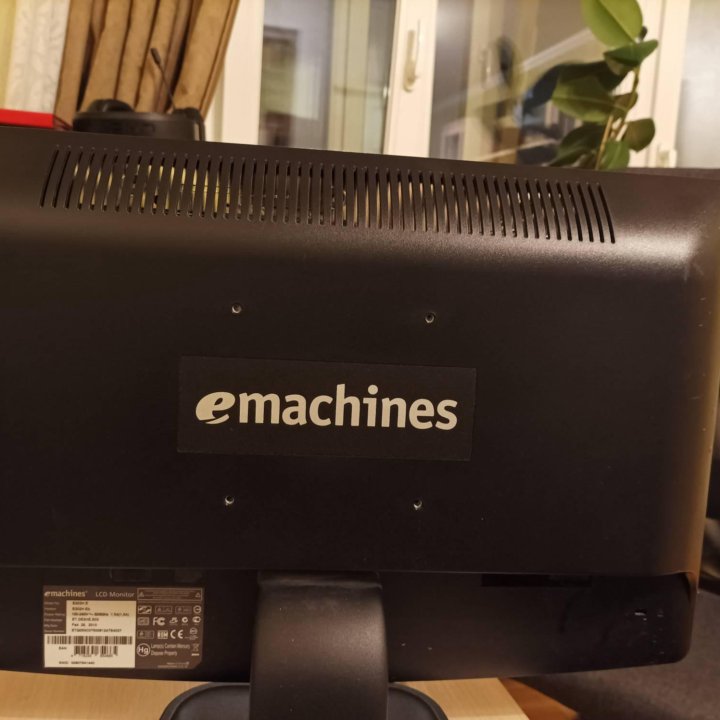 Монитор EMachines 19 дюймов