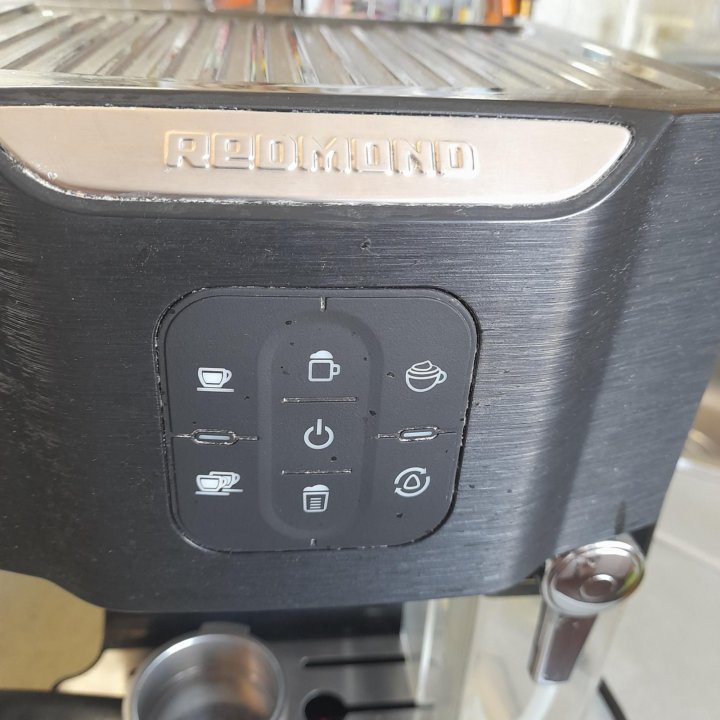 Кофемашина Redmond rcm-1511
