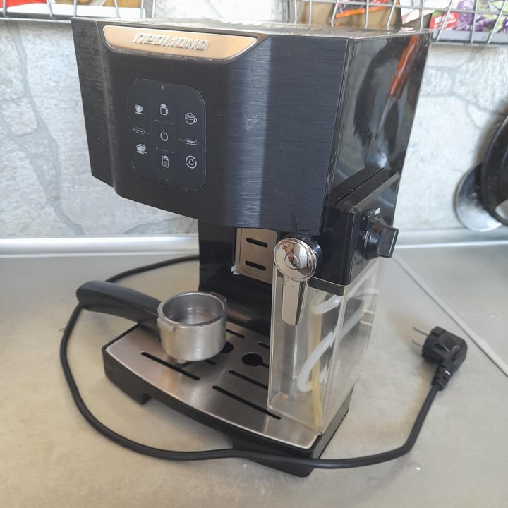 Кофемашина Redmond rcm-1511