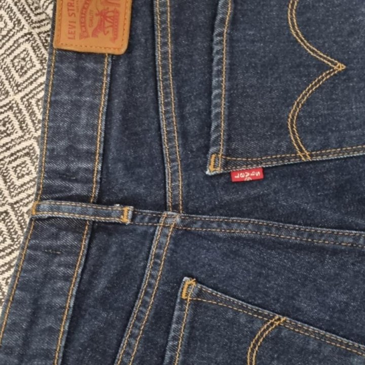 Джинсы levi's оригинал.