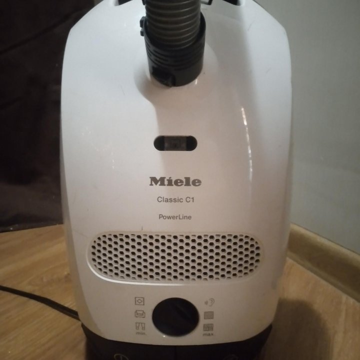 Пылесос Miele Classic C1