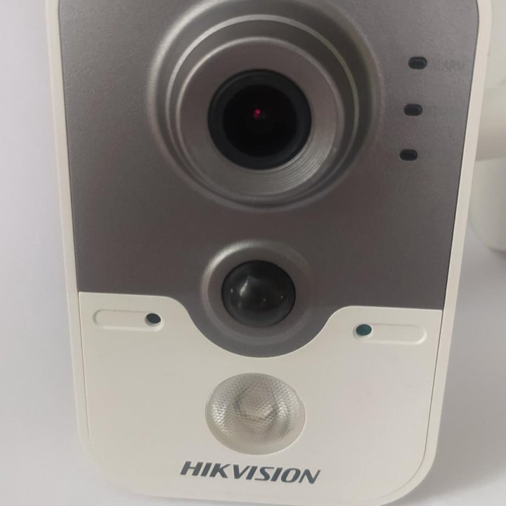 IP-камера Hikvision DS-2CD2422FWD-IW