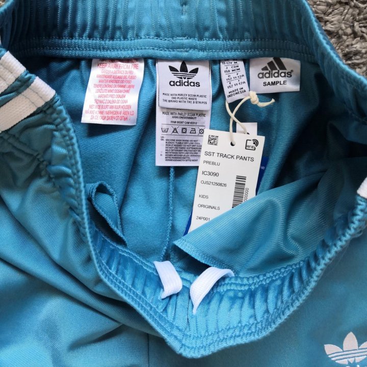 Спортивные штаны adidas 146-152