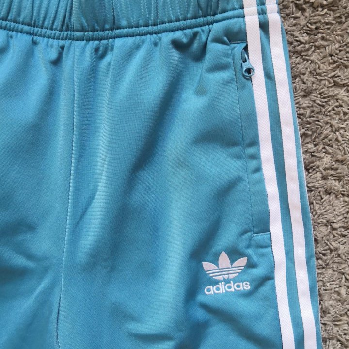 Спортивные штаны adidas 146-152