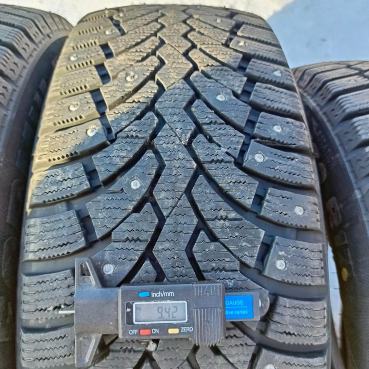 215/60 R17 Formula Ice