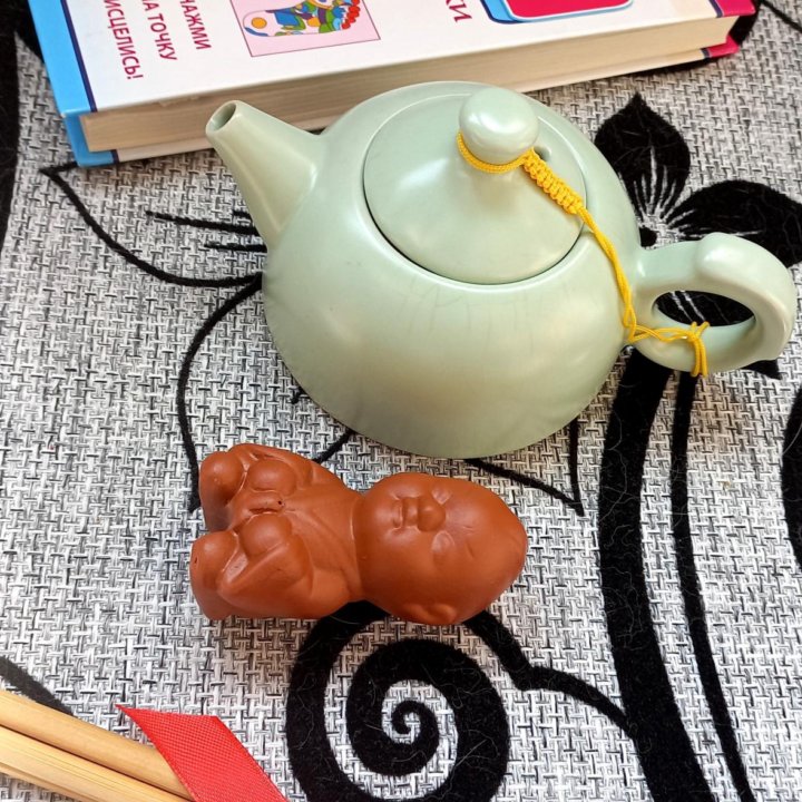 Набор Чайник глиняный Пекин +фигурка +книг+палочки