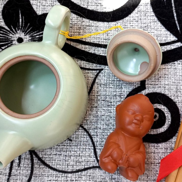 Набор Чайник глиняный Пекин +фигурка +книг+палочки