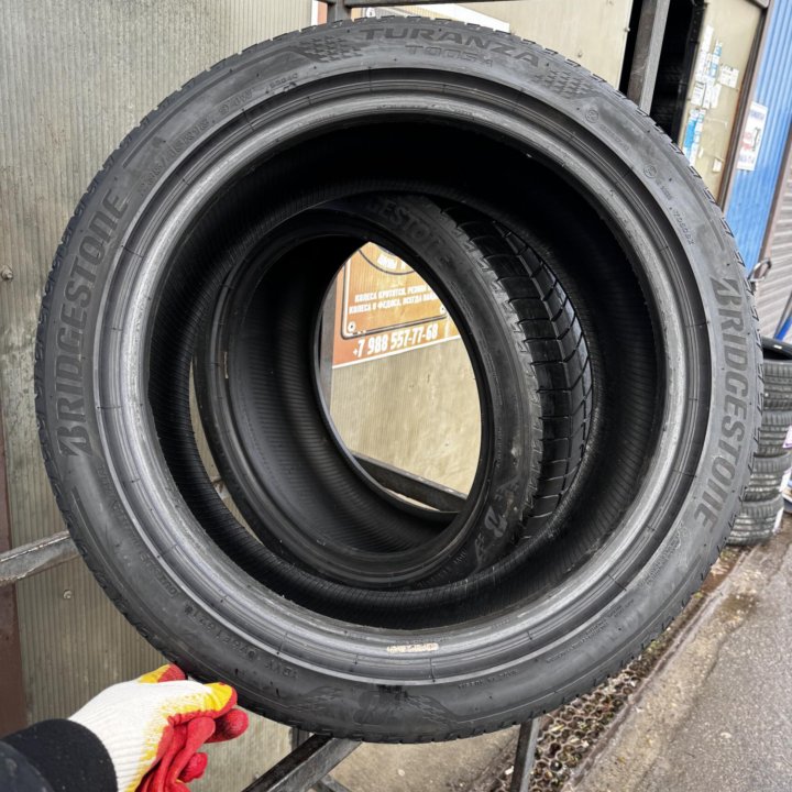 Пара бу летних шин 235/45/18 Bridgestone T005A