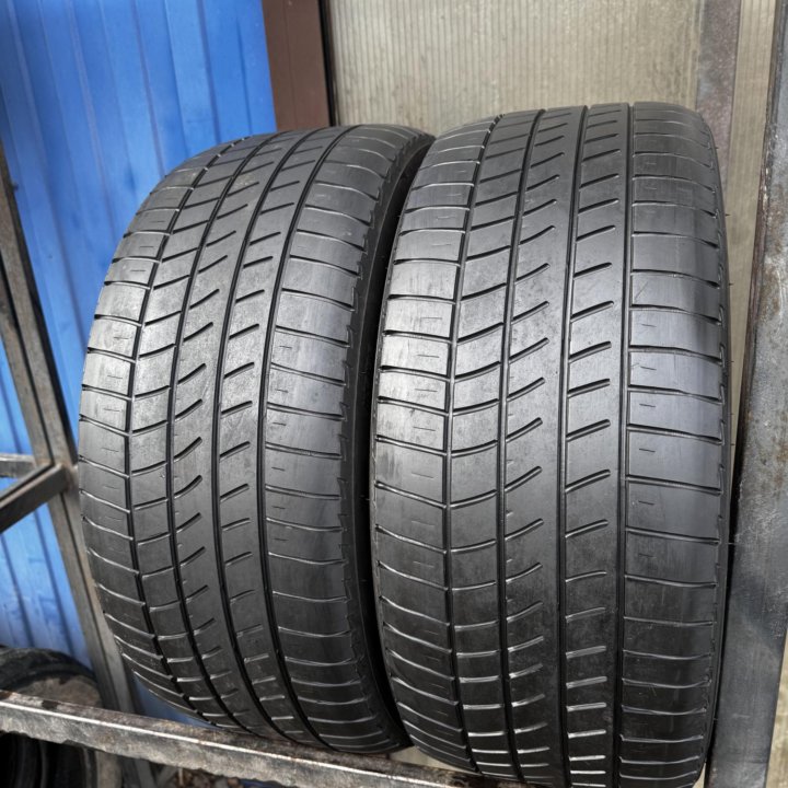 Пара бу летних шин 235/45/18 Bridgestone T005A