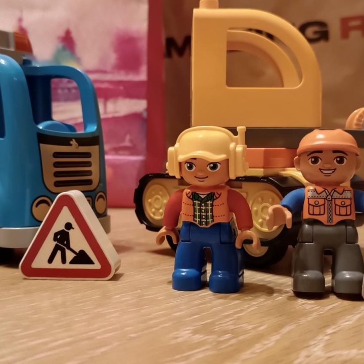 LEGO DUPLO Грузовик и гусеничный экскаватор.