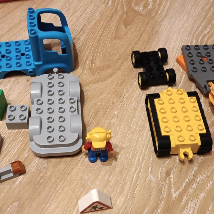 LEGO DUPLO Грузовик и гусеничный экскаватор.