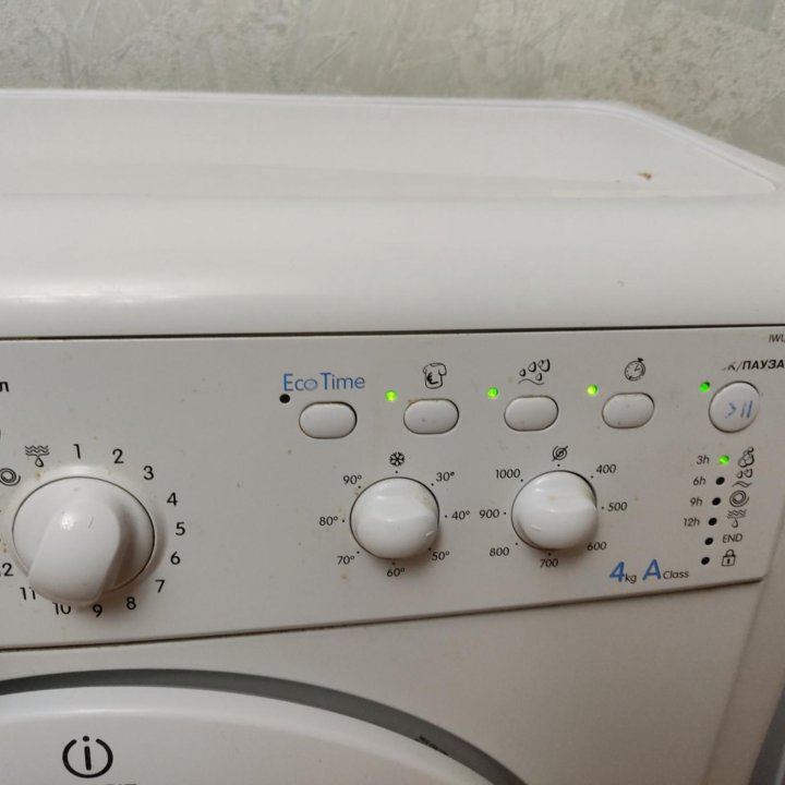 Узкая Indesit 4 кг 1000 об