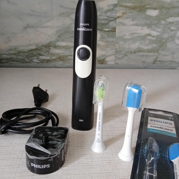 Электрическая зубная щетка Philips Sonicare HX6100