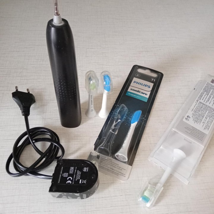 Электрическая зубная щетка Philips Sonicare HX6100