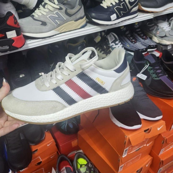 Белые мужские кроссовки adidas iniki