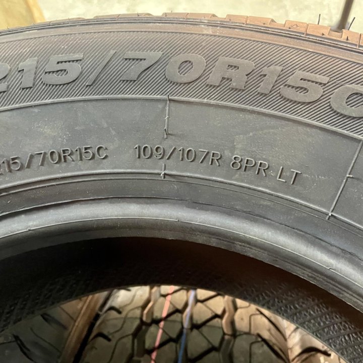 215/70 R15C 109/107R Powertrac Vantour