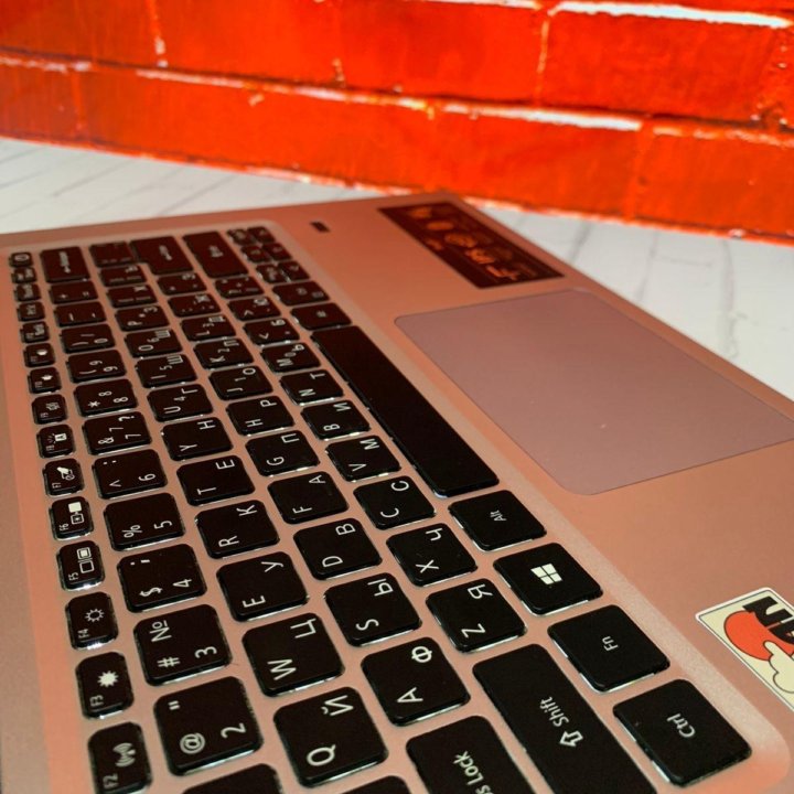 Шустрый ноутбук на SSD (1218 H)