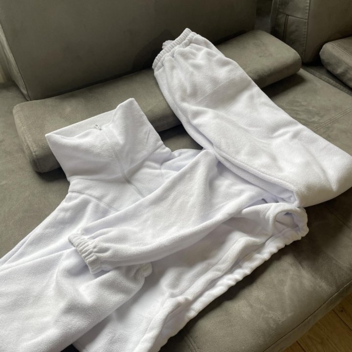 Флисовый костюм женский 46-48 Киргизия белый новый