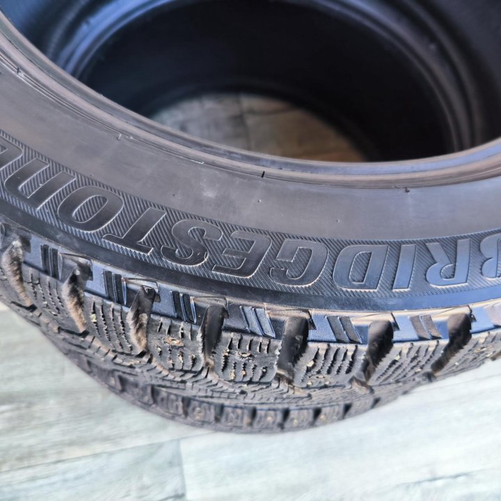 245/45/17, Bridgestone Spike 01, 2 шт