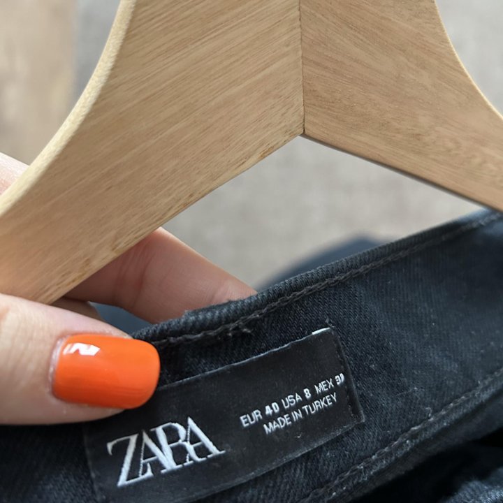 Чёрные джинсы Zara