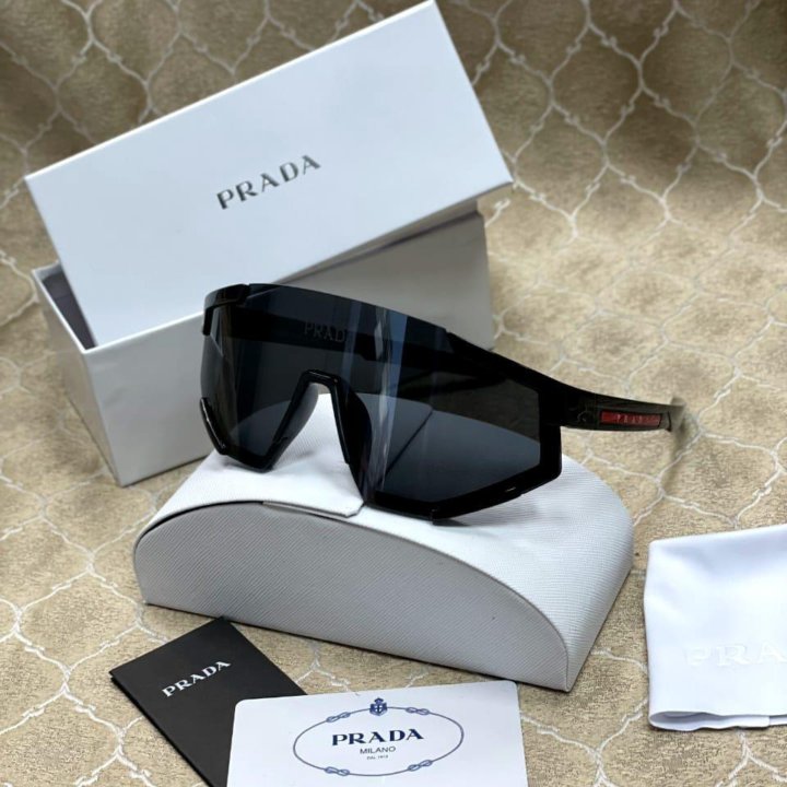 Солнцезащитные очки Prada