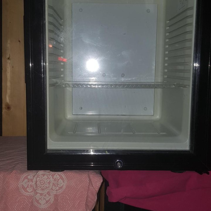Маленький холодильник, минибар