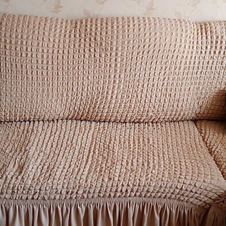 Угловой диван с чехлом