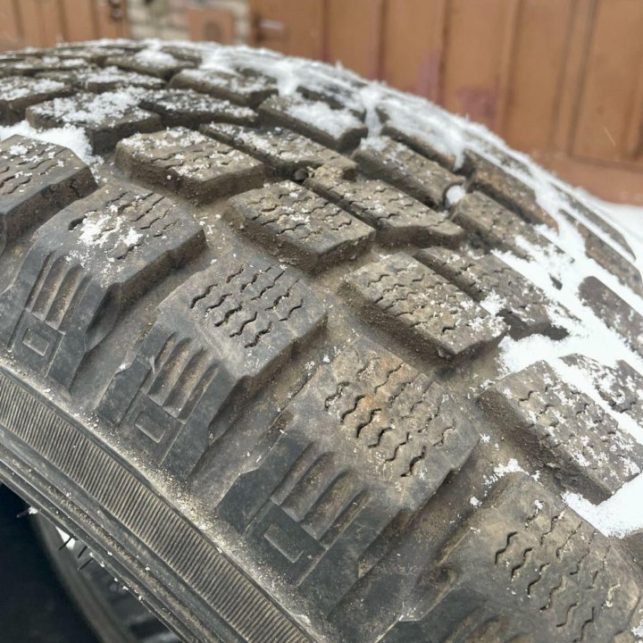 Автошины Yokohama 285/60 R18 3 шт.