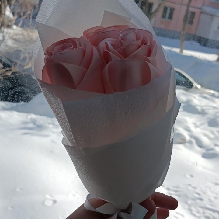 Букет из атласных роз