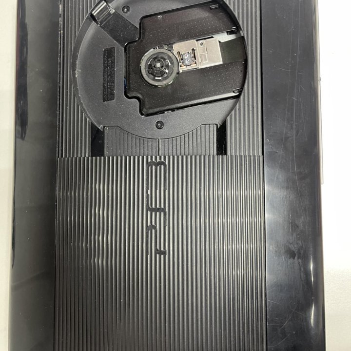 PS3 super slim 500gb 4 геймпада