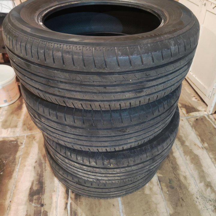 Yokohama 215/65 r 17