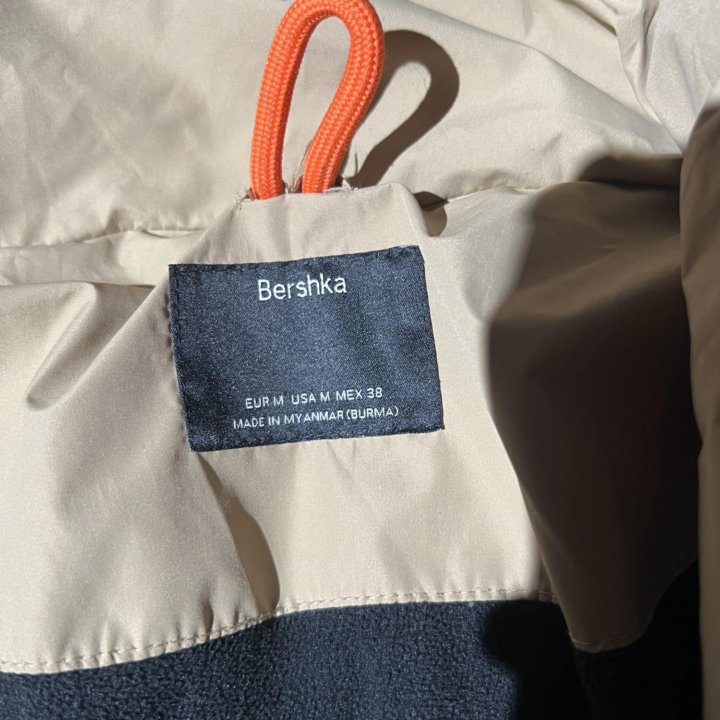 Пуховик BERSHKA