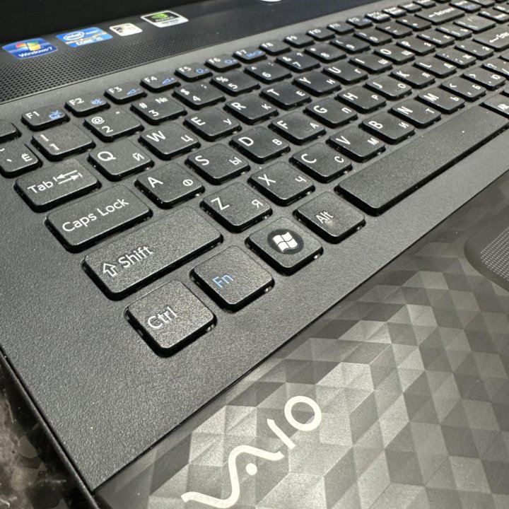 Большой Sony Vaio 17 Core i5/4/640/GF410/1gb/17.3”