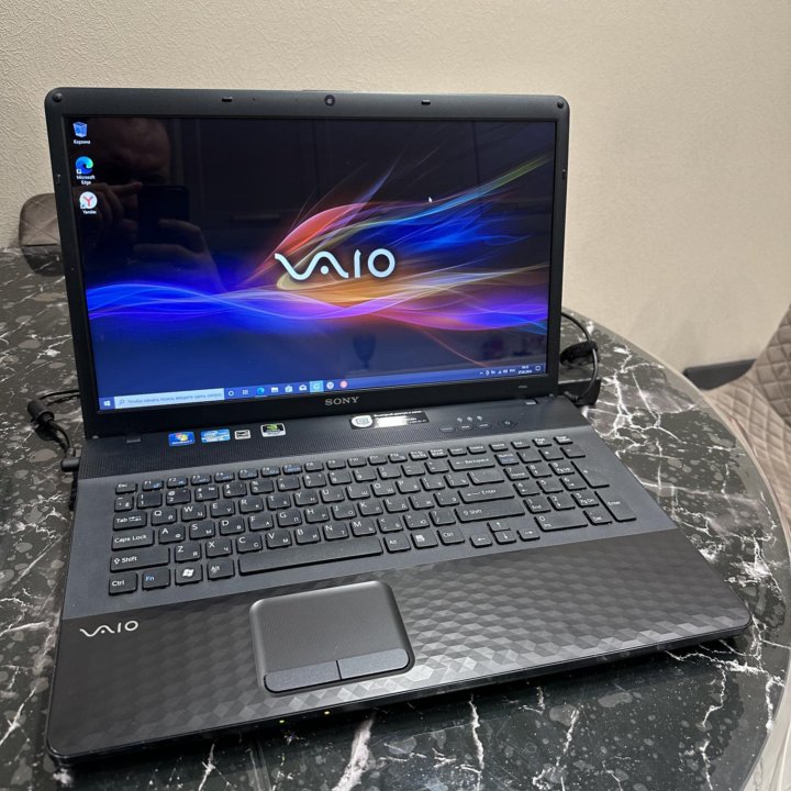 Большой Sony Vaio 17 Core i5/4/640/GF410/1gb/17.3”