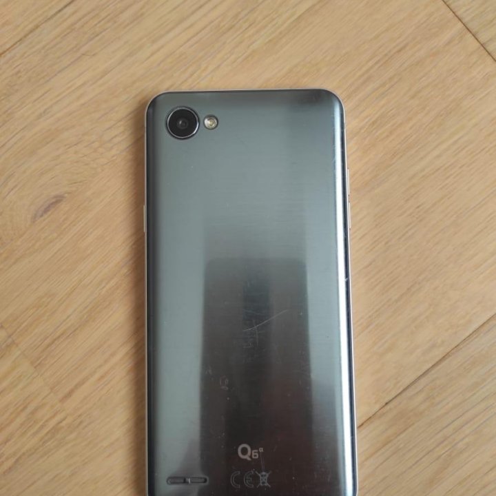 Телефон LG Q6a M700