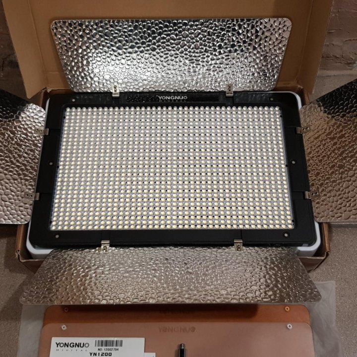 Осветитель Yongnuo YN-1200 LED 5500K