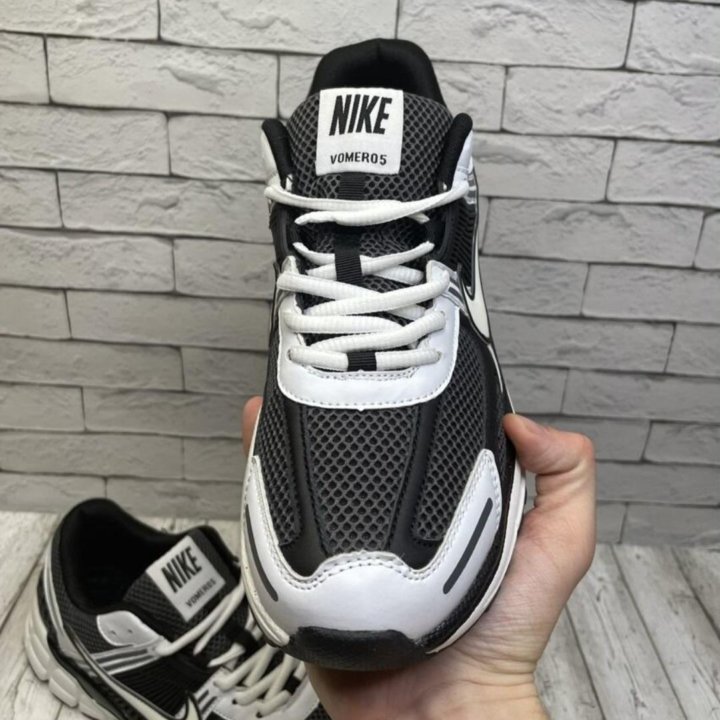 Кроссовки Nike Air Zoom Vomero 5