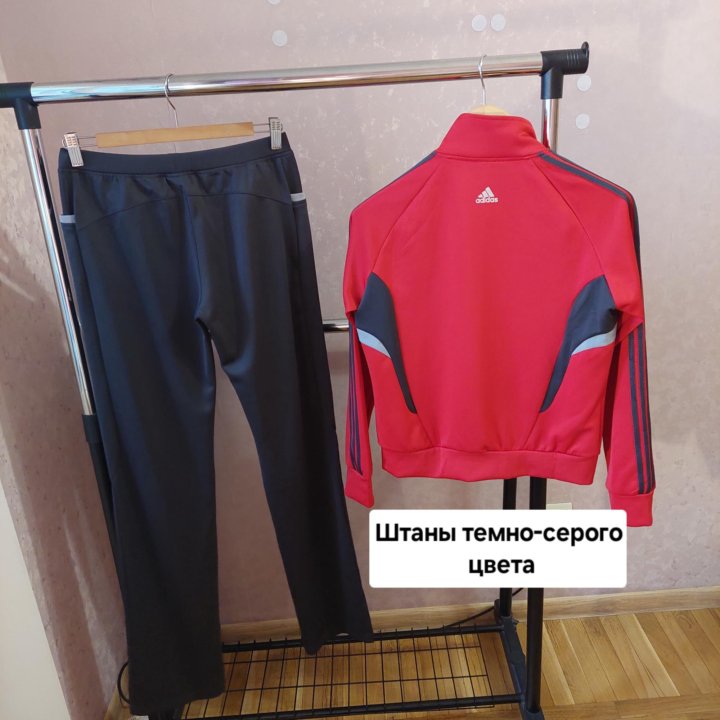 Женский спортивный костюм