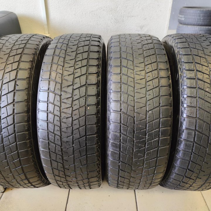 Шины Bridgestone 235/65/18 4 шт