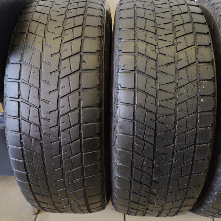 Шины Bridgestone 235/65/18 4 шт