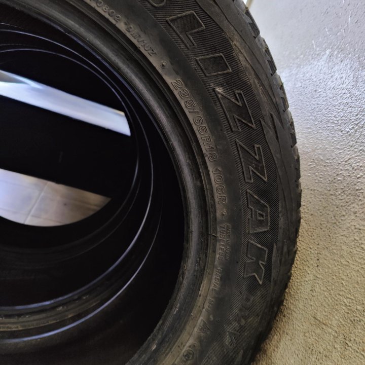 Шины Bridgestone 235/65/18 4 шт