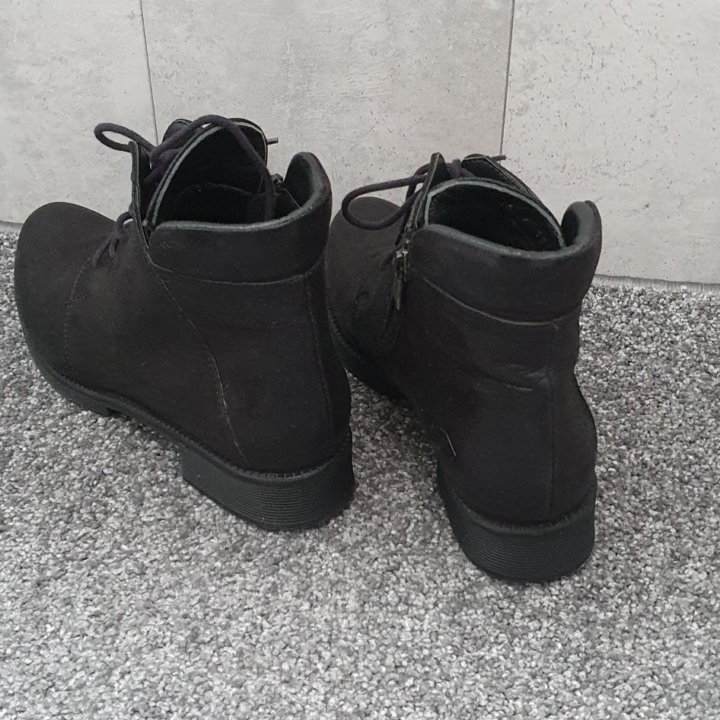 Женские ботинки